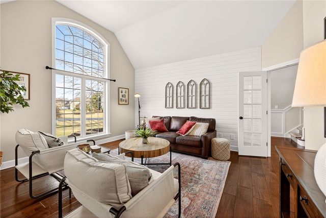 33 Sunrise Hill, Pittsford, NY 14534