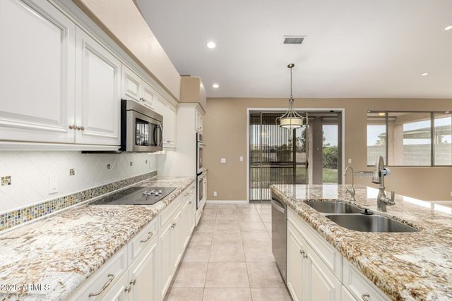 648 S ROANOKE Street, Gilbert, AZ 85296