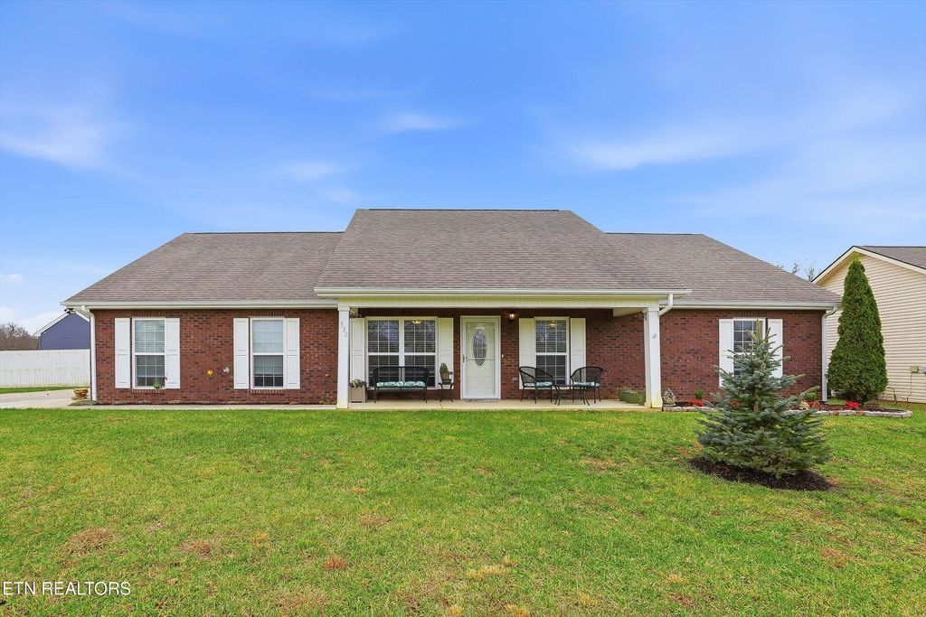 530 Roper Way, Walland, TN 37886