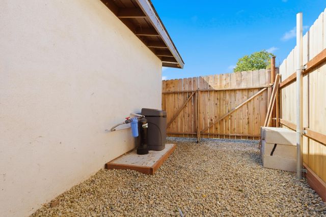 404 Mesa St, Wheatland, CA 95692