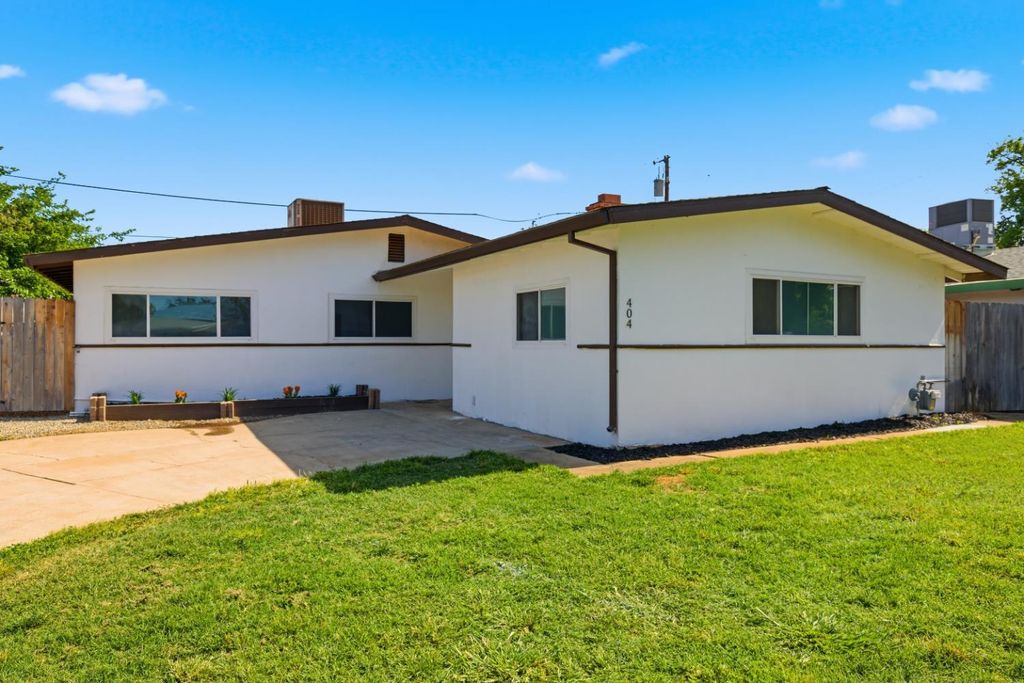 404 Mesa St, Wheatland, CA 95692