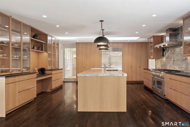 25 Father Peters Lane, New Canaan, CT 06840
