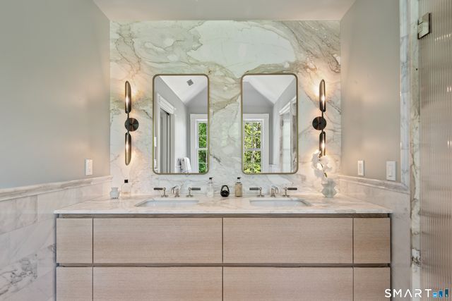 25 Father Peters Lane, New Canaan, CT 06840