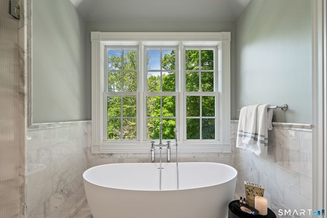 25 Father Peters Lane, New Canaan, CT 06840
