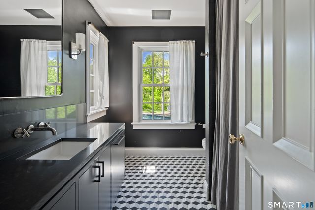 25 Father Peters Lane, New Canaan, CT 06840