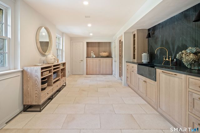 25 Father Peters Lane, New Canaan, CT 06840