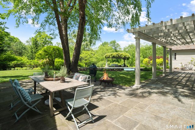 25 Father Peters Lane, New Canaan, CT 06840