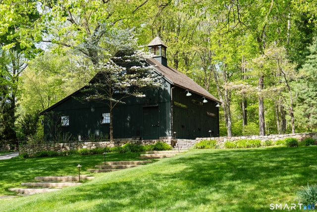 25 Father Peters Lane, New Canaan, CT 06840