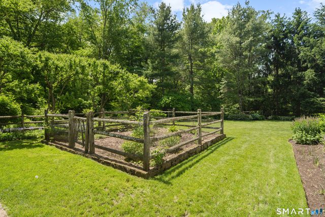 25 Father Peters Lane, New Canaan, CT 06840