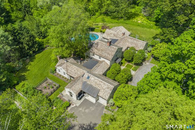 25 Father Peters Lane, New Canaan, CT 06840