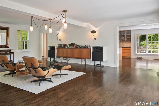 25 Father Peters Lane, New Canaan, CT 06840