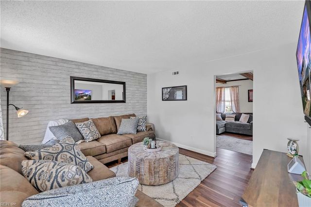 5144 Edon Hall LN, Virginia Beach, VA 23464