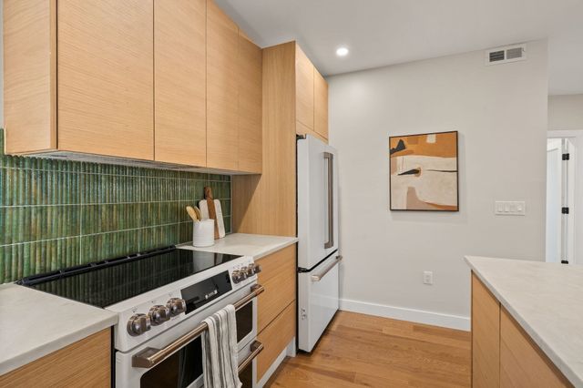 18 Yale Terrace 2, Boston, MA 02130