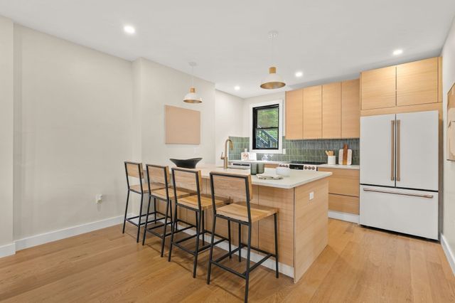 18 Yale Terrace 2, Boston, MA 02130