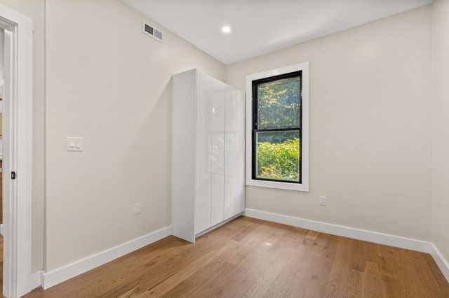 18 Yale Terrace 2, Boston, MA 02130