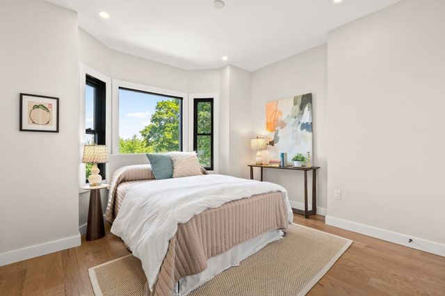 18 Yale Terrace 2, Boston, MA 02130