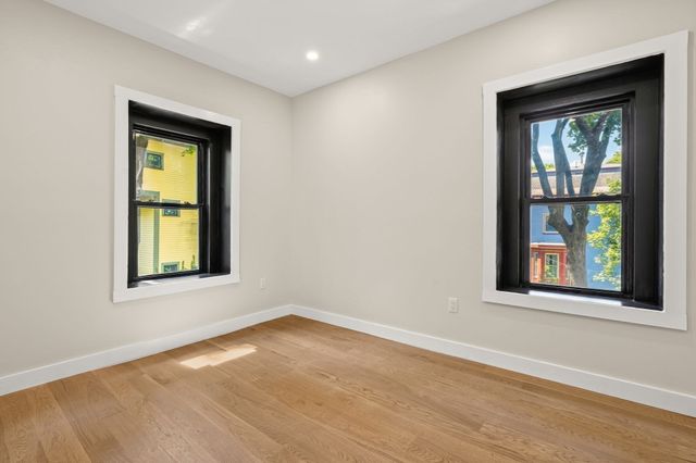 18 Yale Terrace 2, Boston, MA 02130