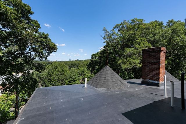 18 Yale Terrace 2, Boston, MA 02130