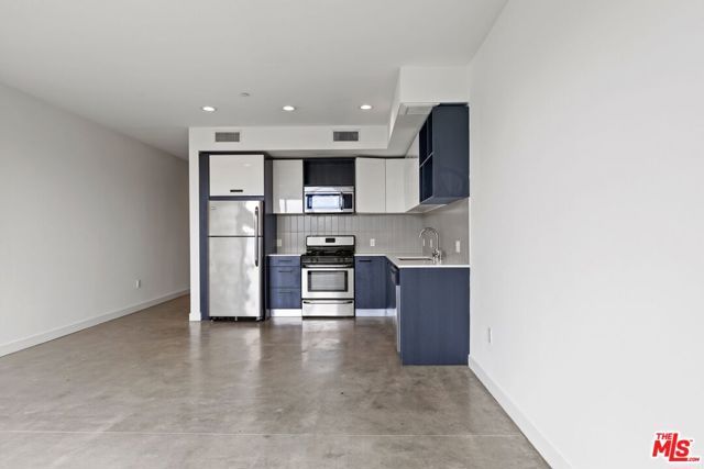 10810 Palms Boulevard 303, Los Angeles, CA 90034