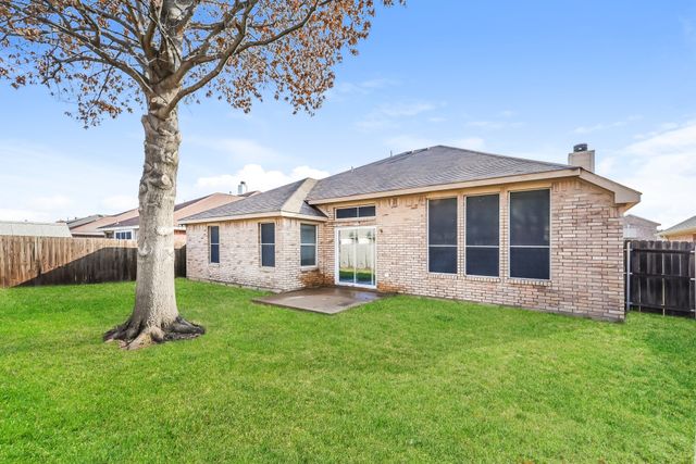 5051 Showdown Lane, Grand Prairie, TX 75052
