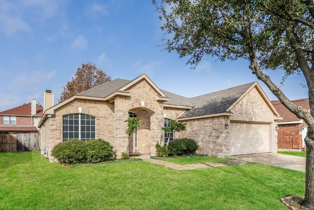 5051 Showdown Lane, Grand Prairie, TX 75052