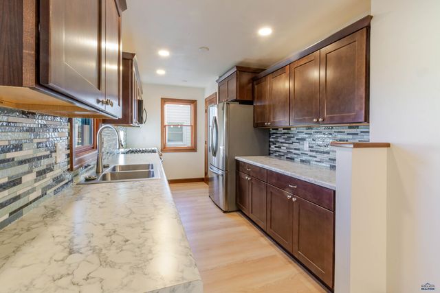 214 E ST ANNE, Rapid City, SD 57701