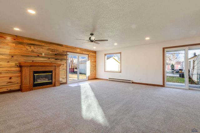 214 E ST ANNE, Rapid City, SD 57701