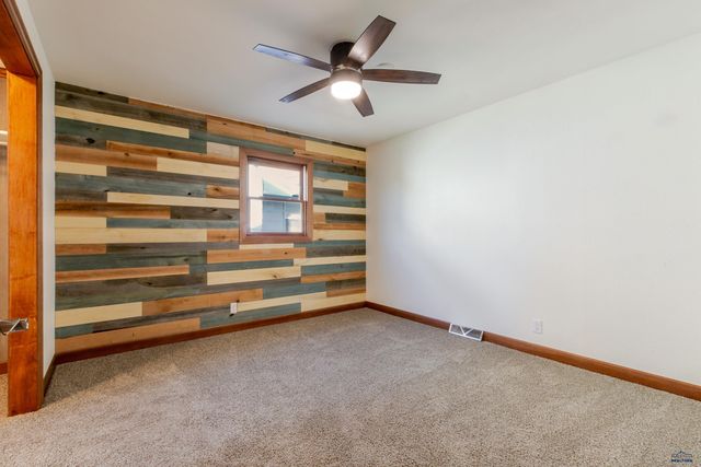 214 E ST ANNE, Rapid City, SD 57701