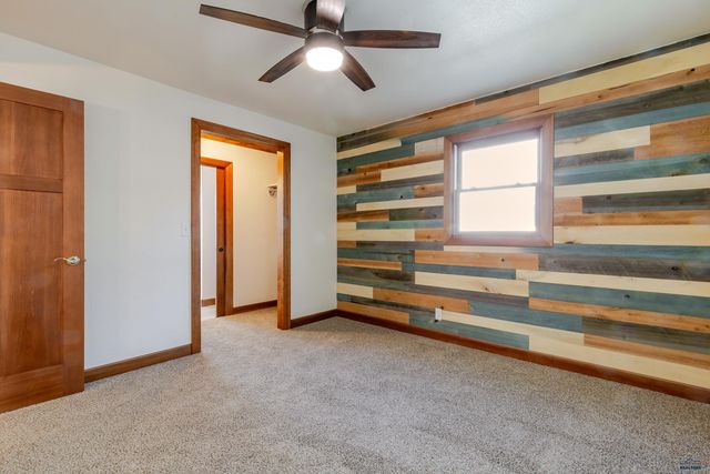 214 E ST ANNE, Rapid City, SD 57701