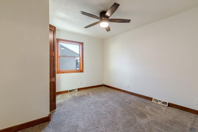 214 E ST ANNE, Rapid City, SD 57701