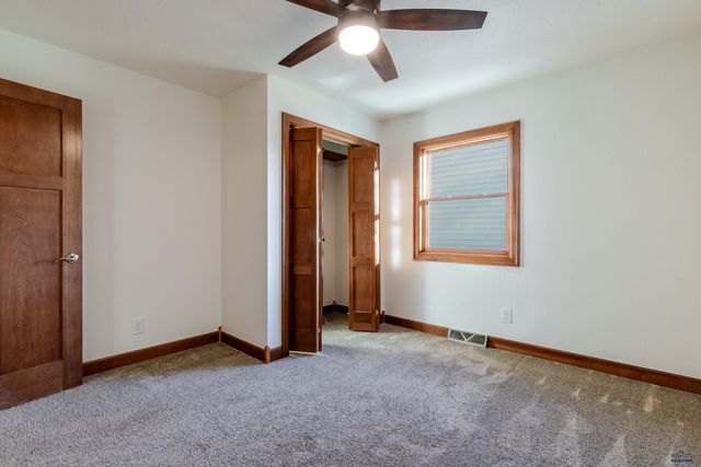 214 E ST ANNE, Rapid City, SD 57701