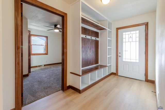 214 E ST ANNE, Rapid City, SD 57701