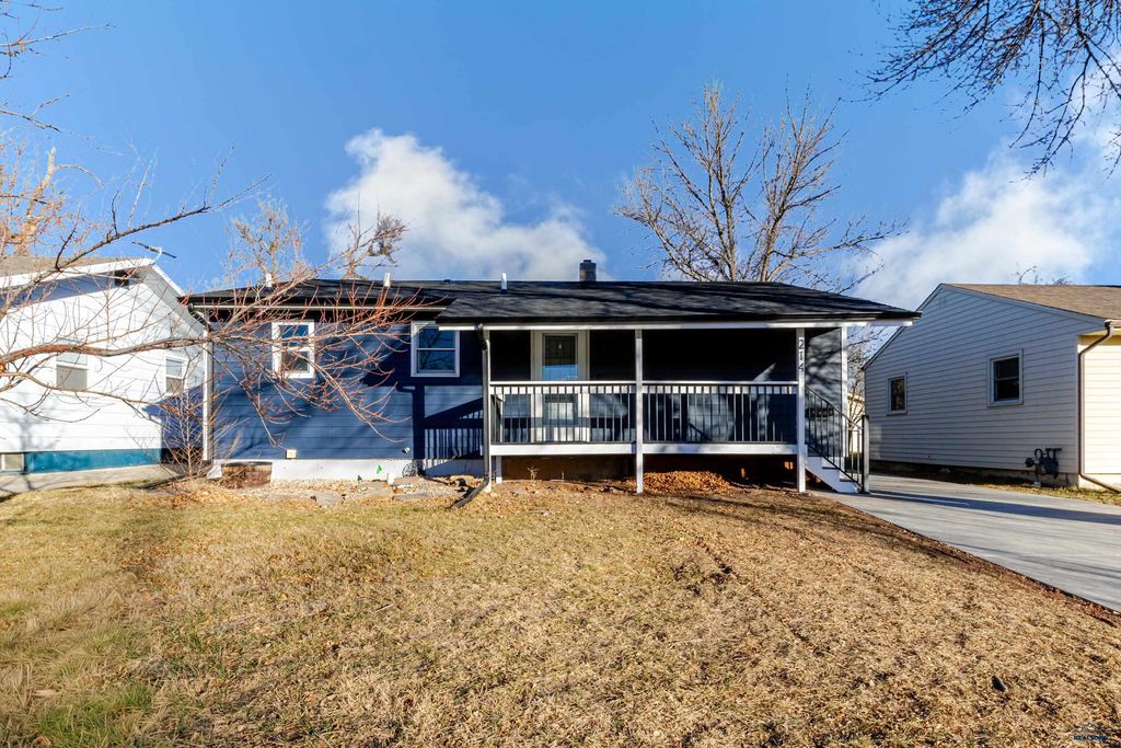 214 E ST ANNE, Rapid City, SD 57701