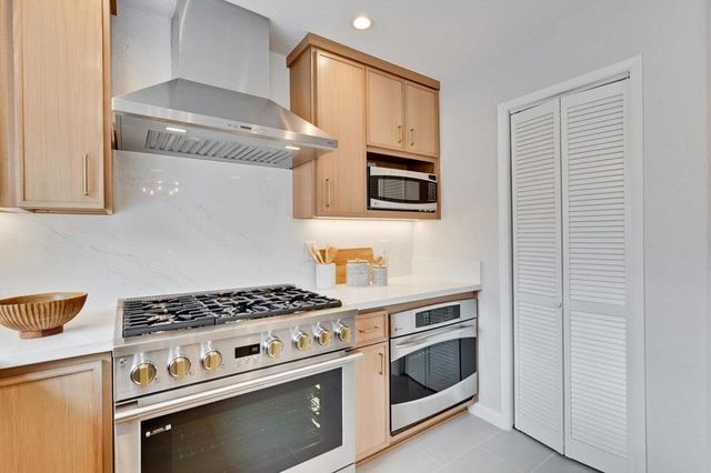 363 N Rengstorff Avenue 4, Mountain View, CA 94043
