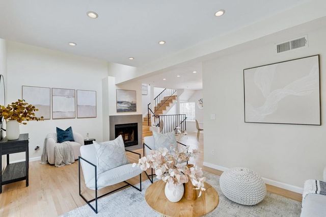 363 N Rengstorff Avenue 4, Mountain View, CA 94043