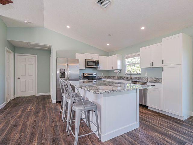 756 SW 18th Pl Place SW, Vero Beach, FL 32962
