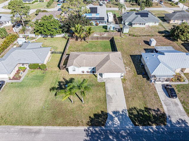 756 SW 18th Pl Place SW, Vero Beach, FL 32962
