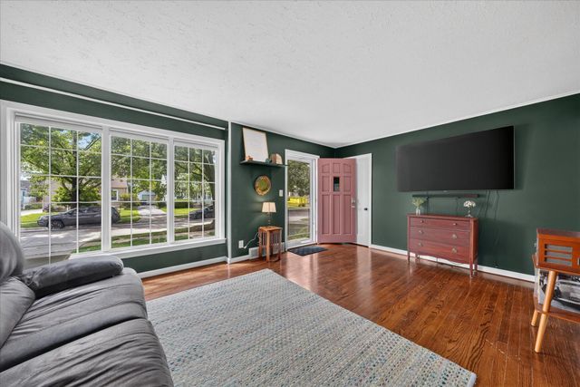 2331 Rowland Avenue, Royal Oak City, MI 48067