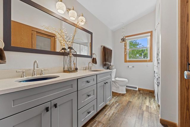 N49W14033 Brook Falls DRIVE, Menomonee Falls, WI 53051