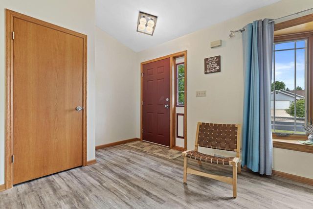 N49W14033 Brook Falls DRIVE, Menomonee Falls, WI 53051
