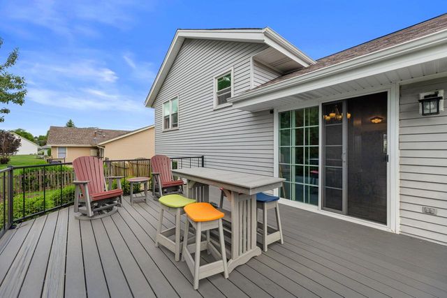 N49W14033 Brook Falls DRIVE, Menomonee Falls, WI 53051