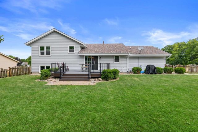 N49W14033 Brook Falls DRIVE, Menomonee Falls, WI 53051