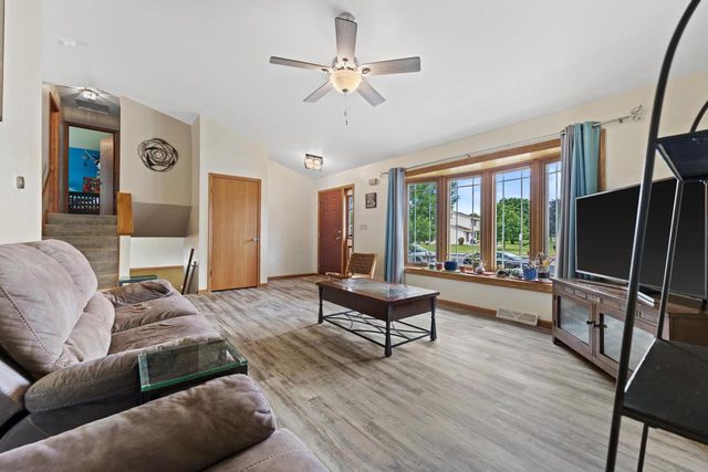 N49W14033 Brook Falls DRIVE, Menomonee Falls, WI 53051