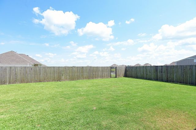 221 Peacock Pointe, Thibodaux, LA 70301