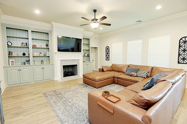 221 Peacock Pointe, Thibodaux, LA 70301