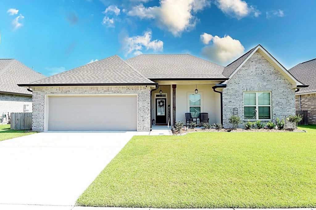 221 Peacock Pointe, Thibodaux, LA 70301