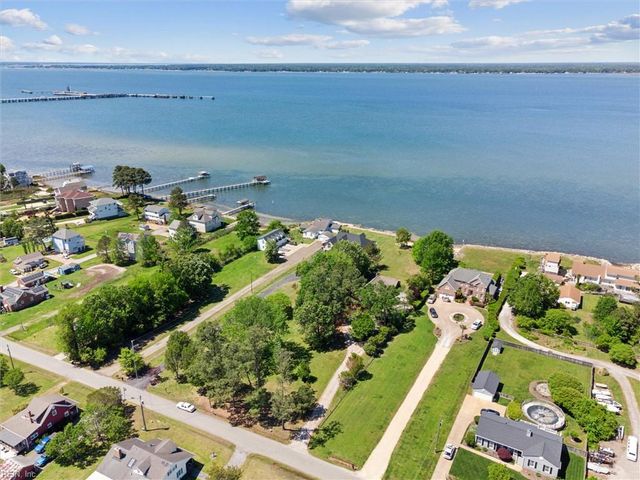 1506 Dandy Loop RD, Yorktown, VA 23692