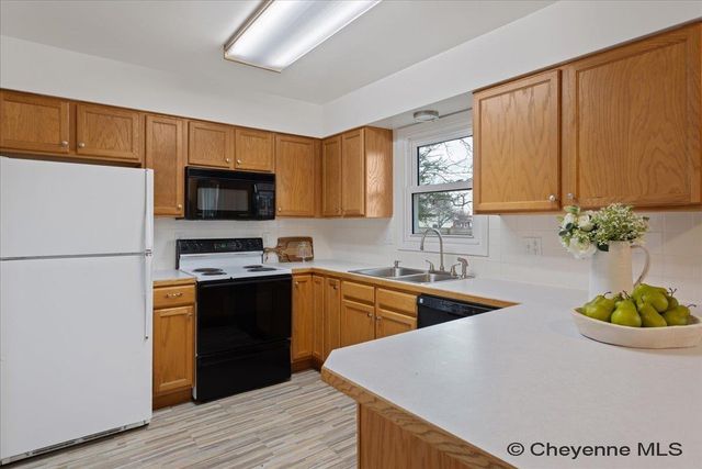 828 SUN VALLEY DR, Cheyenne, WY 82001