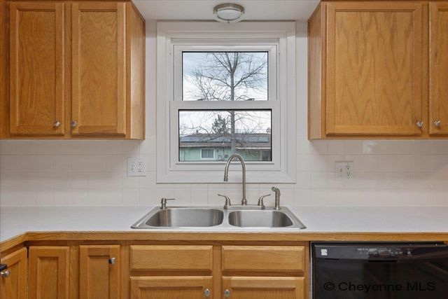 828 SUN VALLEY DR, Cheyenne, WY 82001