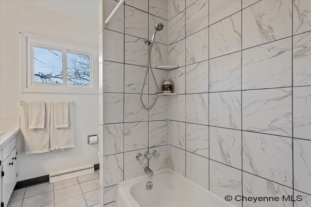 828 SUN VALLEY DR, Cheyenne, WY 82001